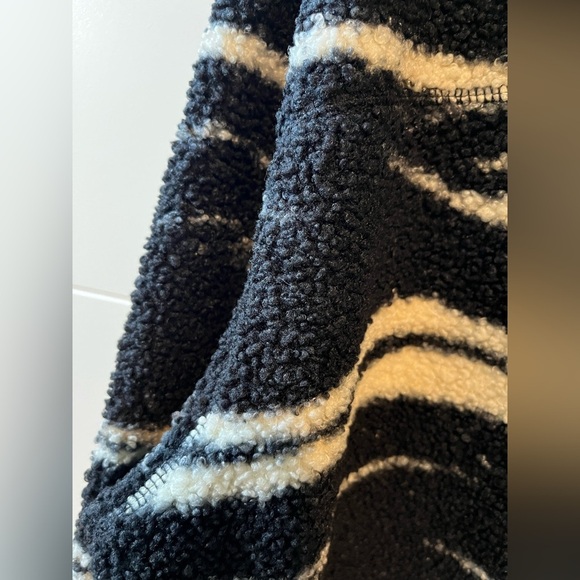 H&M Casual Zippered Jacket XL - Picture 5 of 6